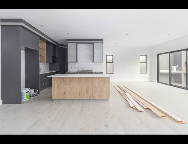 4 BEDROOM FREESTANDING FOR SALE IN PARKLANDS NORTH